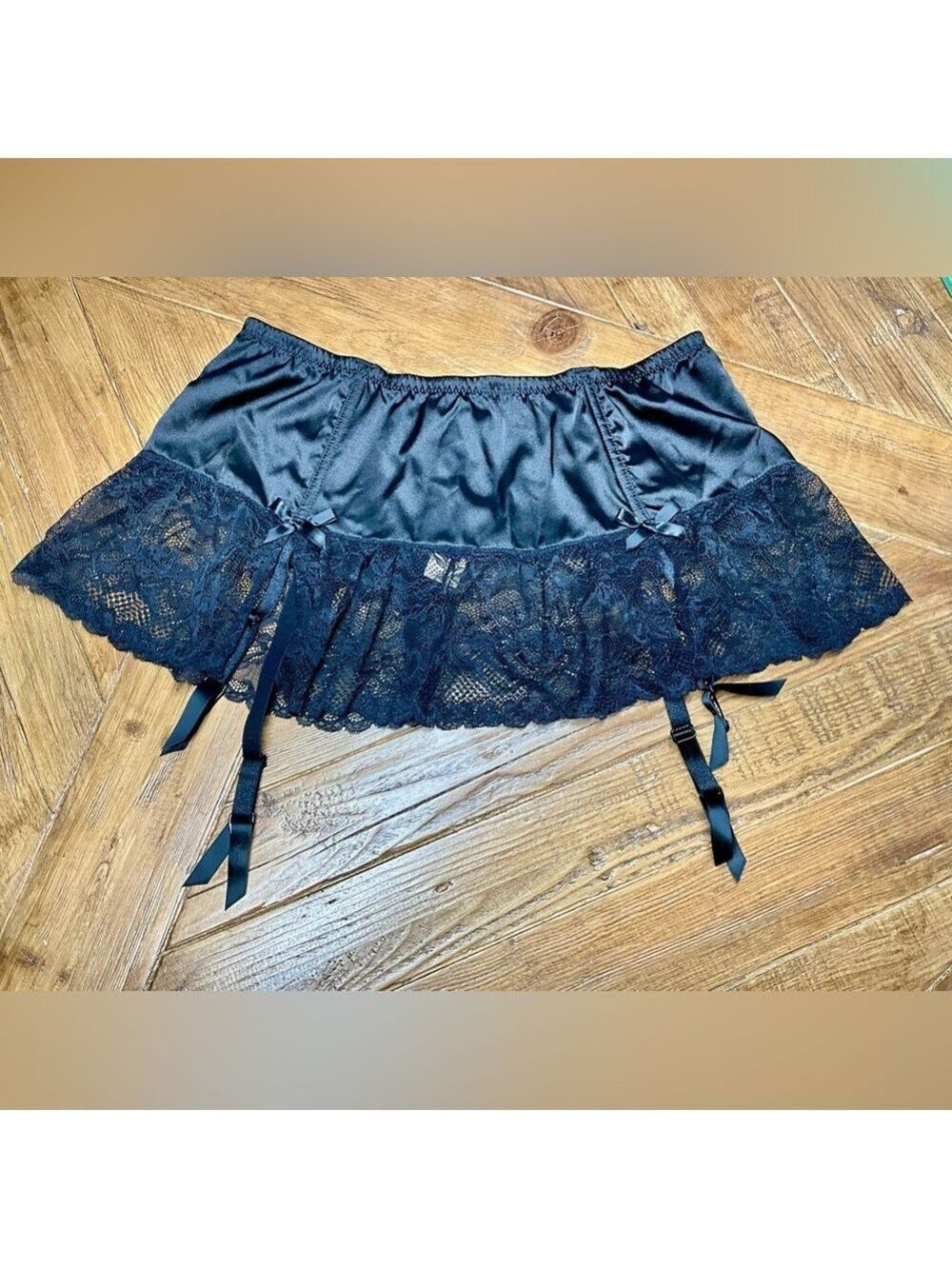 Cacique garter skirt lingerie - silky & lacy with little bows - nwt - size 14/16